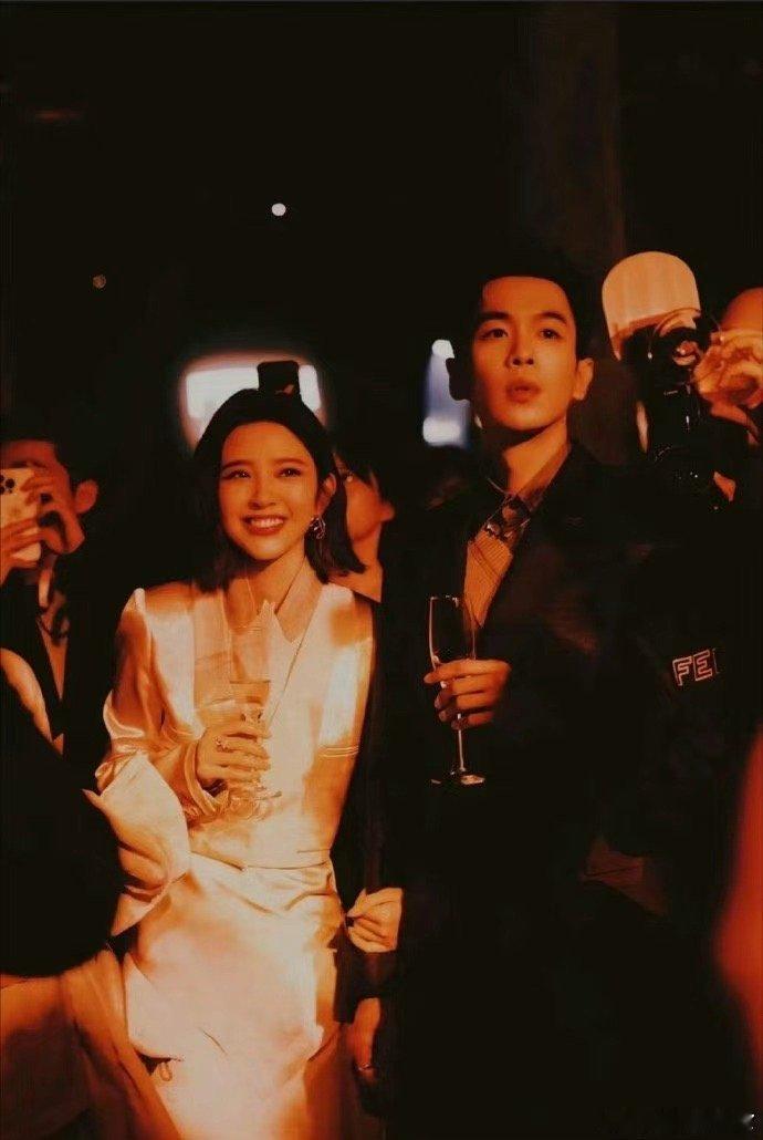 唐艺昕小女孩也要有梦想唐艺昕张若昀甜蜜互动小说照进现实他们的互动像从小说里出来的