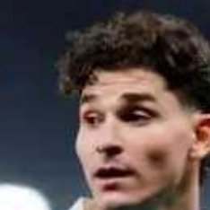 据塞尔电台报道，巴萨已经开始为锋线未来提前布局。俱乐部希望与莱万多夫斯基完成一份