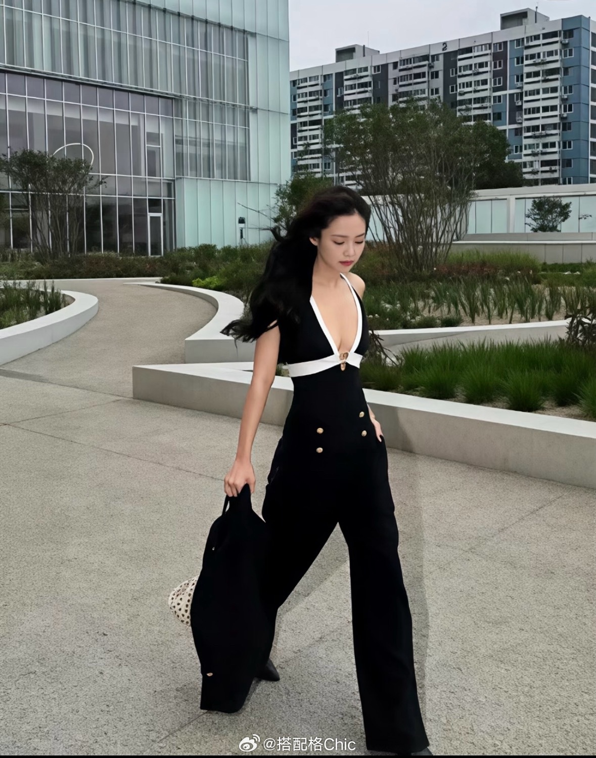 Jennie一身Chanel造型look尽显奢华格调妥妥把大女主氛围感拉满 