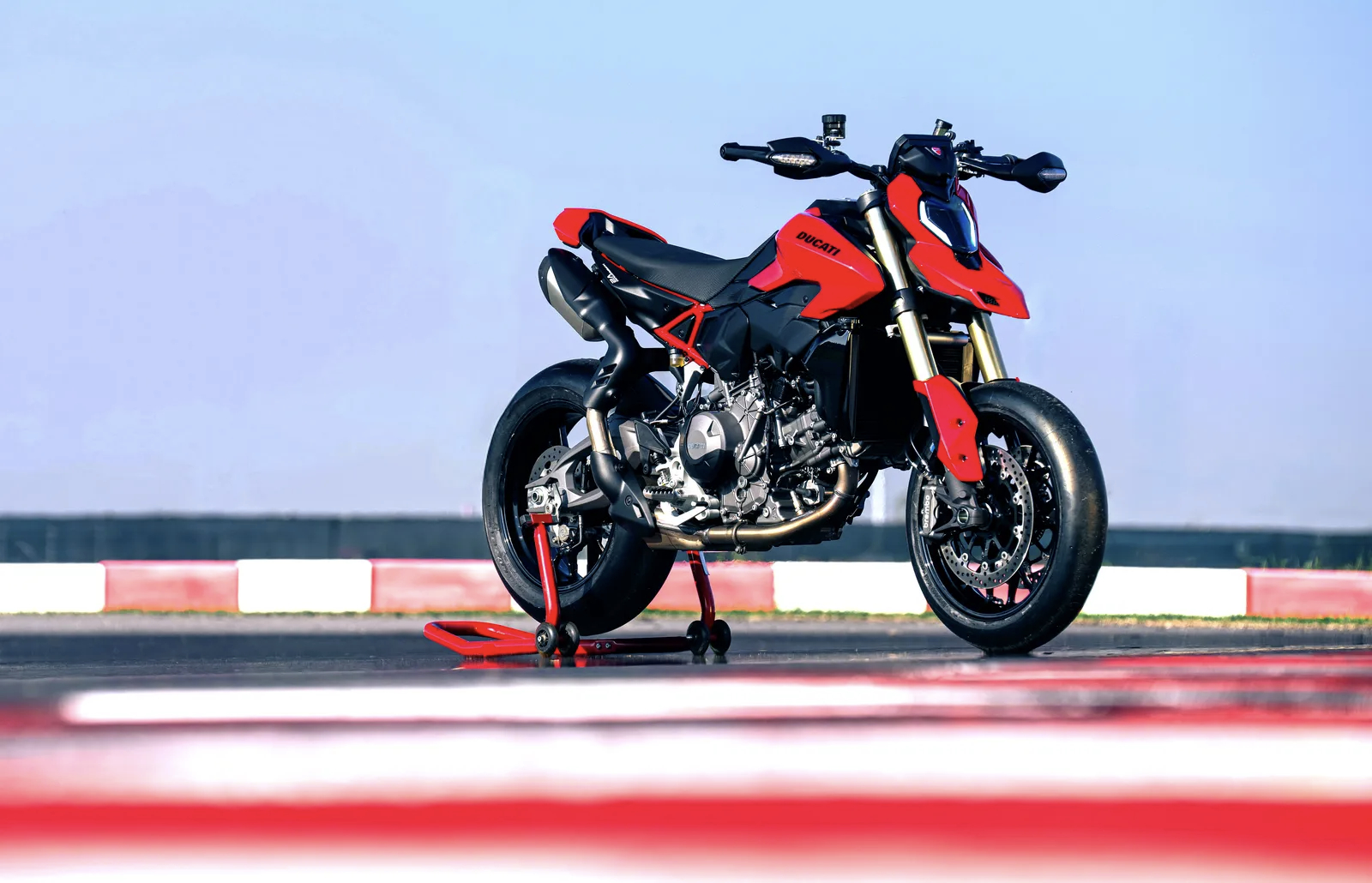 杜卡迪 2026 新一代 Hypermotard V2 骇客 