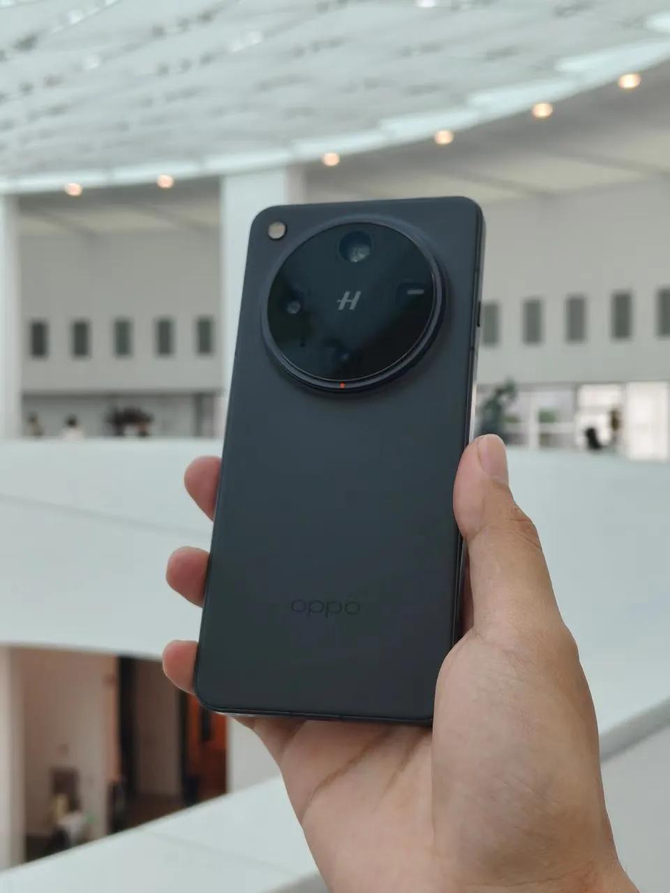 首发买OPPO find x8 ultra到现在有后悔的吗？

今年可以闭眼买的