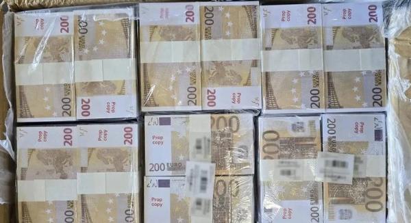 欧洲刑警组织查获伪造货币价值的1.2亿欧元。

罗马尼亚当局截获的一个仓库存了2