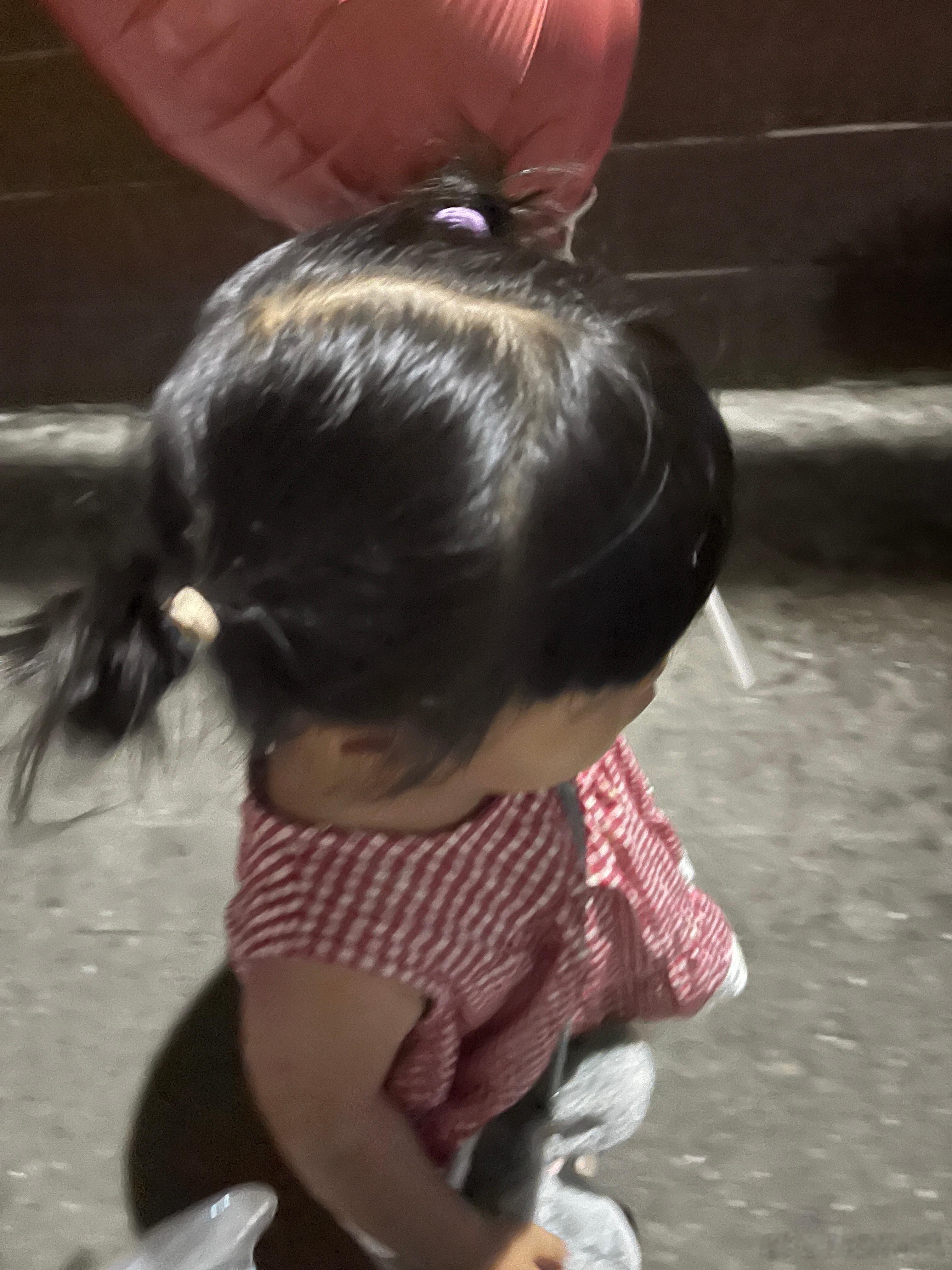 现在才回来，都不想回家，我说明天还要上学，大姑也要早起，才愿意回家。大姑姐给了两