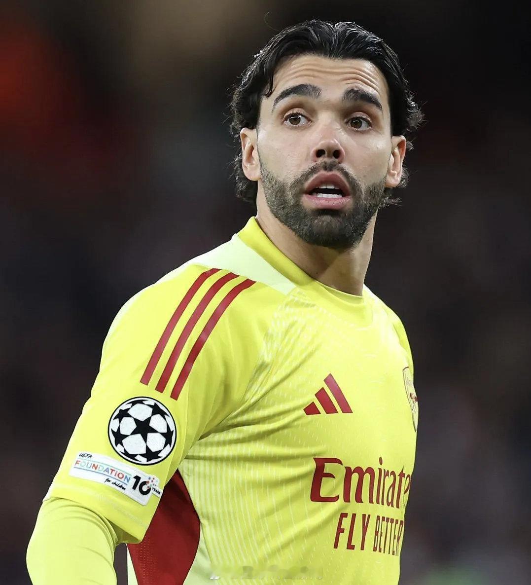 拉亚本赛季在欧冠已经完成了8场零封，追平了阿森纳 队史单赛季欧冠零封场次纪录（0