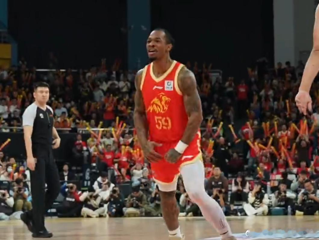 广厦男篮赛季开门红 开门红！卫冕冠军浙江广厦男篮88-74战胜山西男篮，收获赛季