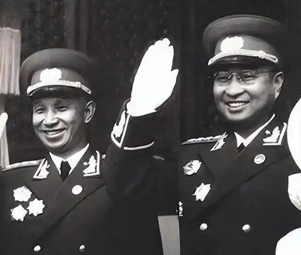 [微风]“粟裕根本不会打仗！”1958年，陈赓大将进京开会，竟然看到有人大放厥词