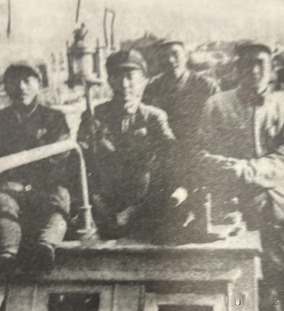 1950年3月5日至6日夜间，中国人民解放军第四十军第一一九师第三五六团乘木帆船