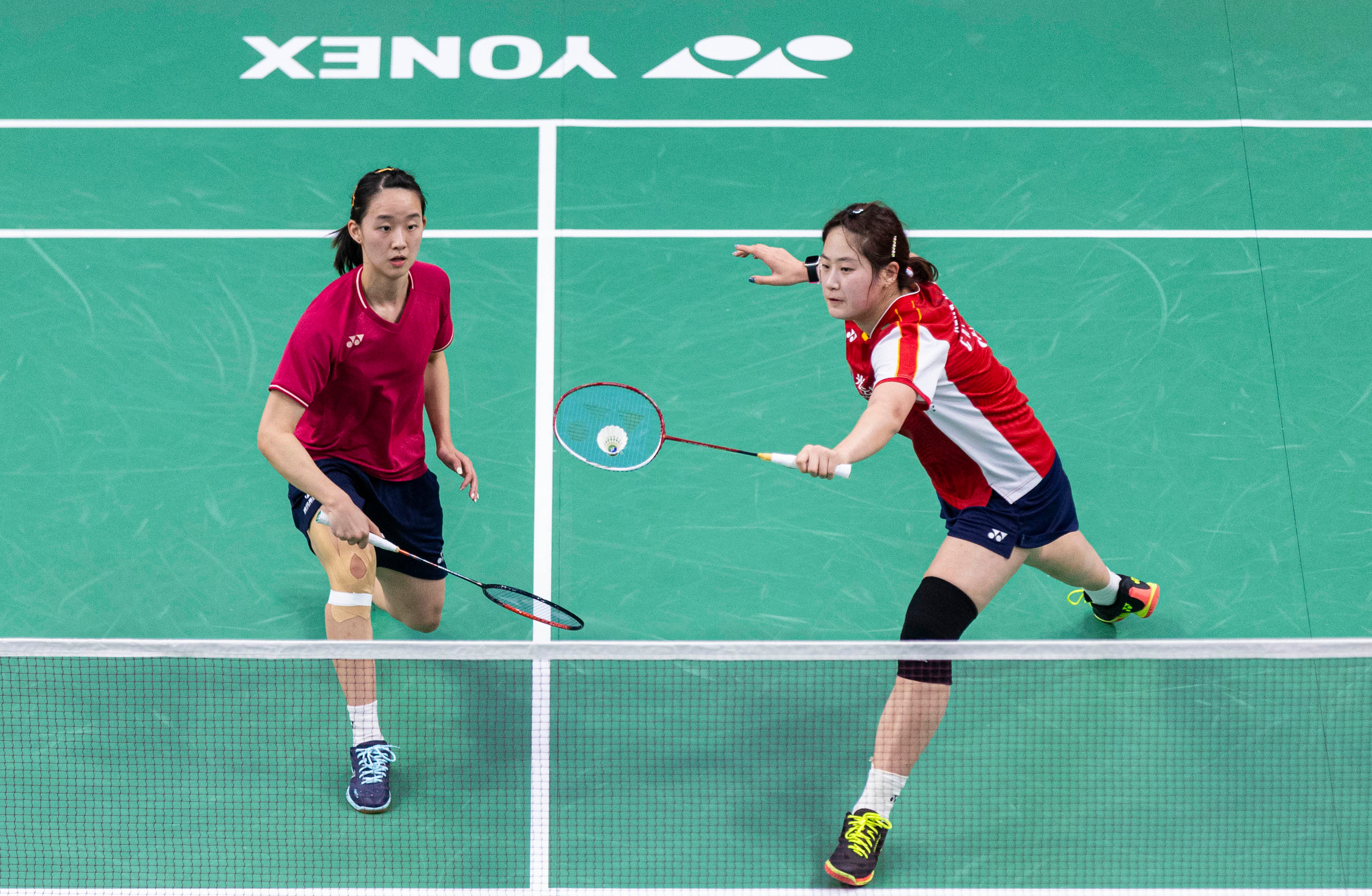 【女团8进4：中国🇨🇳2-2🇯🇵日本】1、韩悦 21-8、21-11 大