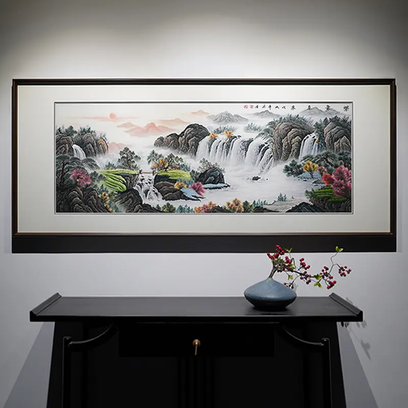 苏绣山水｜飞瀑流泉，纳一帧山河鸿运 丝缕织山河，飞瀑落千岩。丝理层叠...