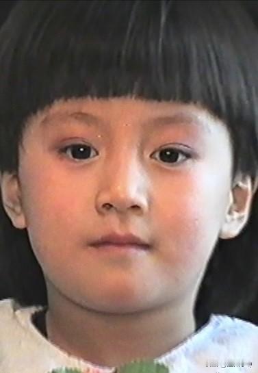 李嘉格从小到大就是个美女，参加好声音那会是那英组四朵金花之一，一直觉得她是四朵金