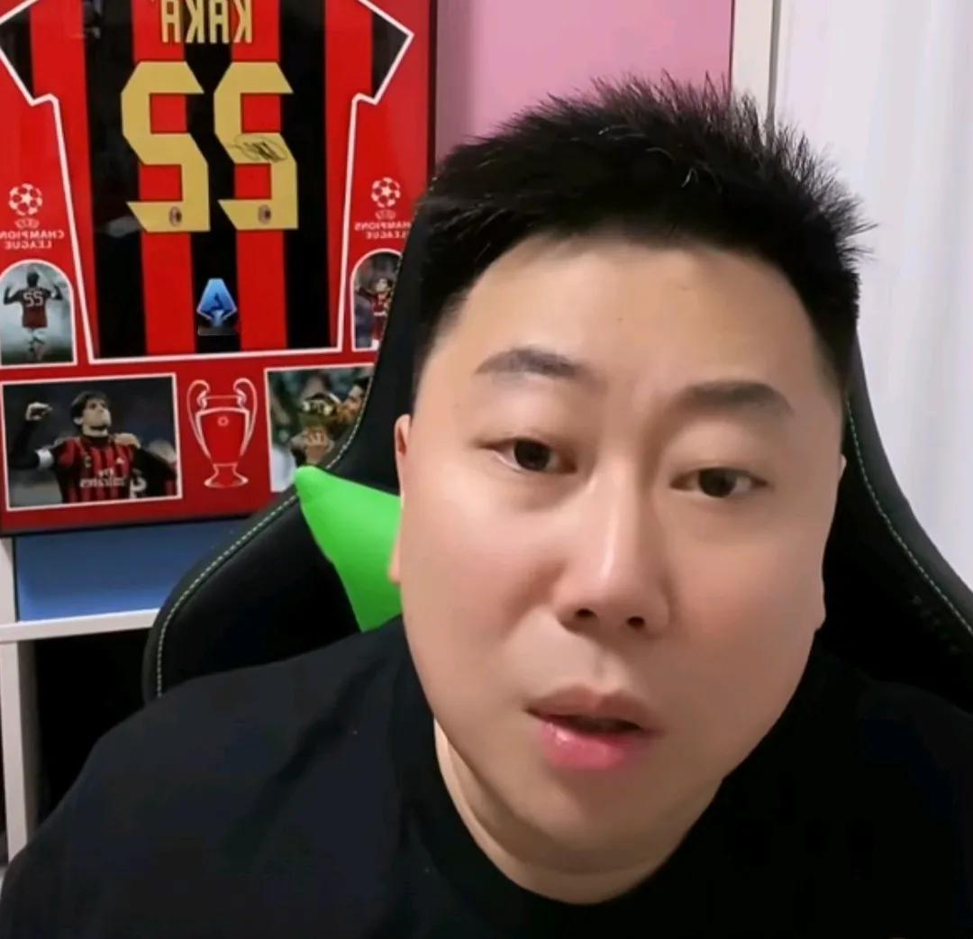 媒体人李宝库痛批了上海海港再次使用脑震荡换人名额。
在上海海港对阵浙江队的比赛中