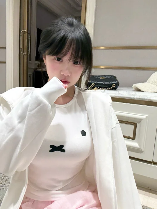 158 110  论一件纯牛奶白🥛卫衣有多百搭！！