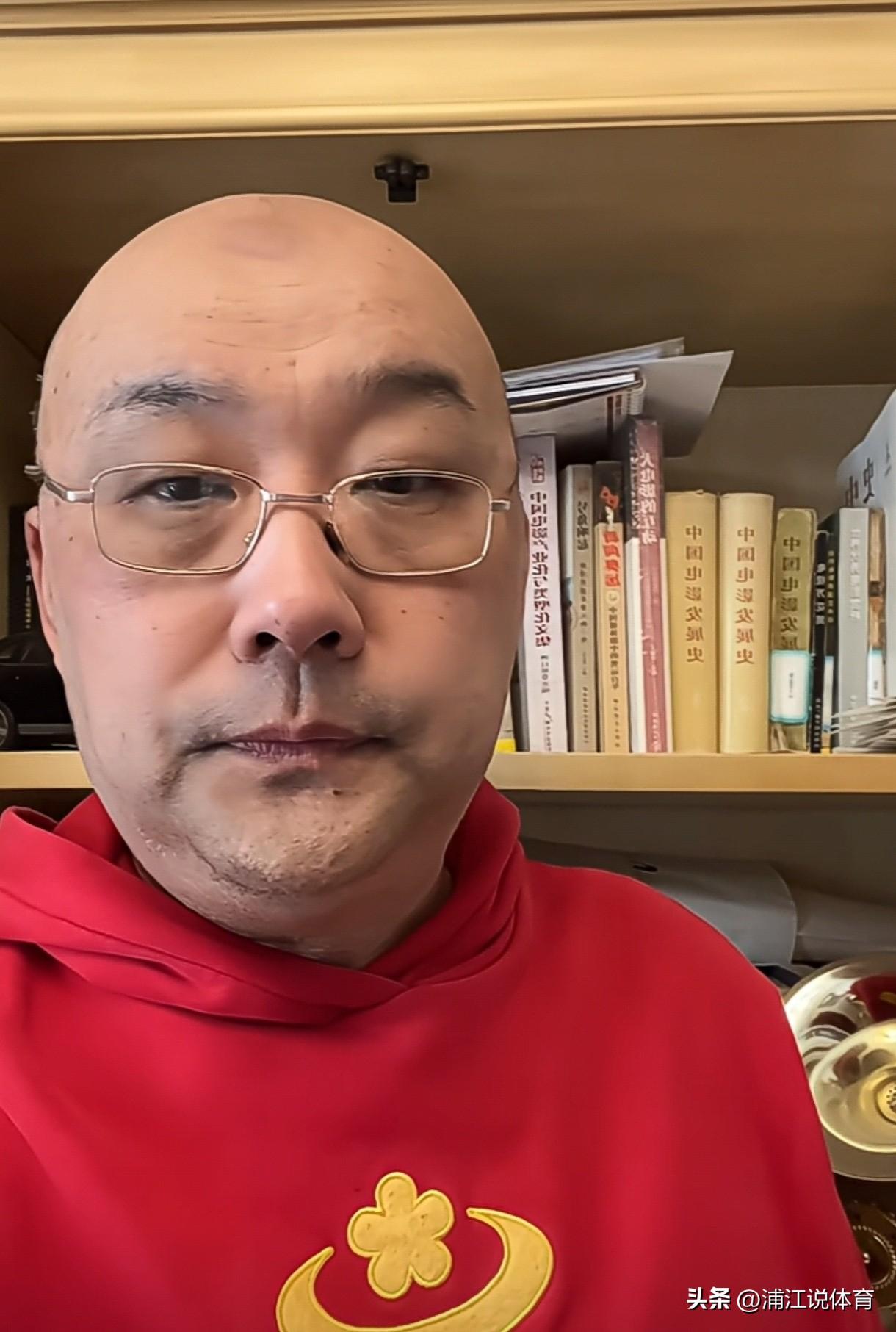 天津媒体人王喆“火上浇油”暗怼天津女排主教练陈方。新一届中国女排名单没有天津球员