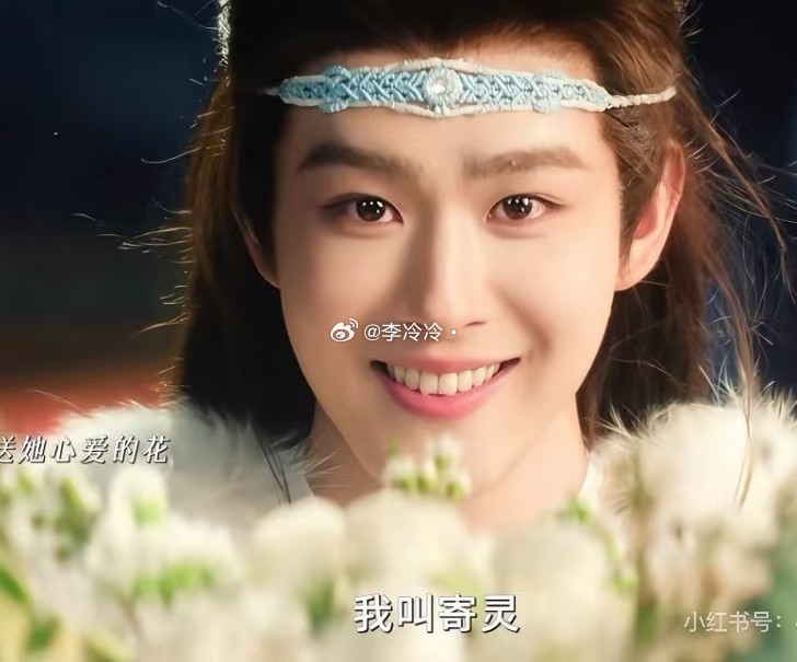 月鳞绮纪破万恭喜破万啦～小寄灵送花那一段真的鲨疯了！田嘉瑞把温柔与霸气切换得毫无