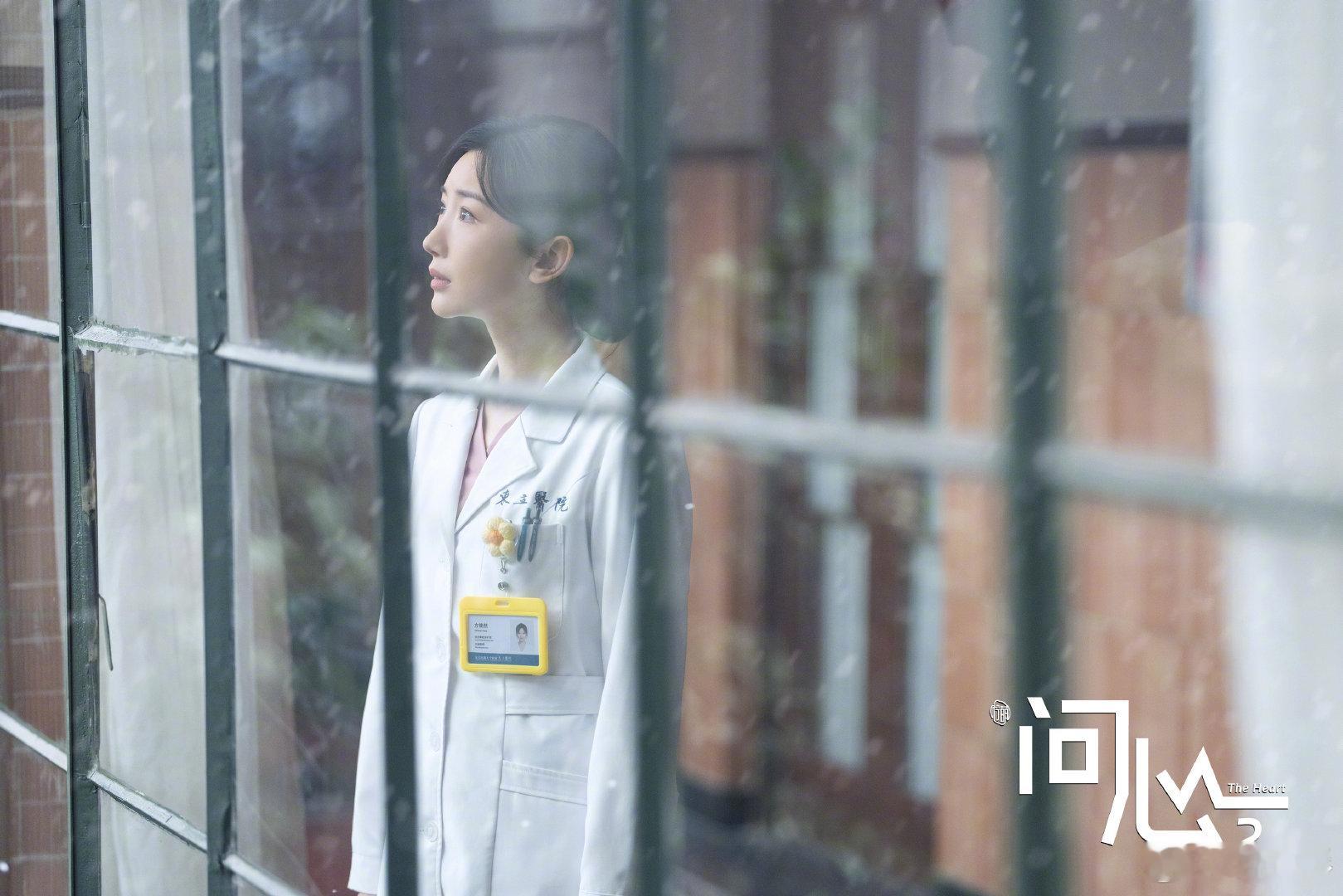 毛晓彤问心2杀青剧照  毛晓彤《问心2》杀青剧照来啦！ 脸颊比心好甜呀，杀青快乐