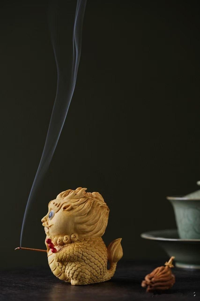 黄杨木小龙人香插｜萌趣纳福，烟火伴闲情✨

谁能拒绝软萌又吉祥的中式小香插～
