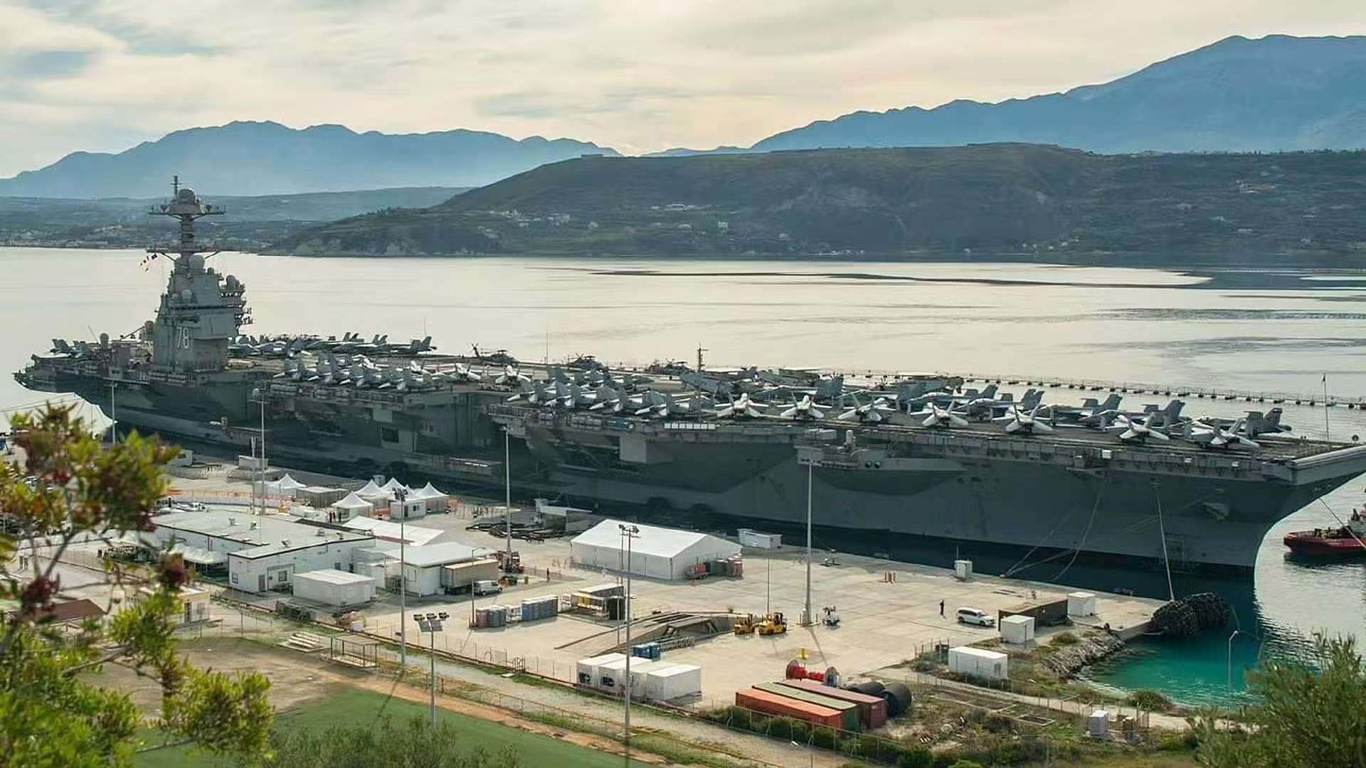 舰员上完厕所后，“福特”号航母离开港口，继续赶赴以色列周边！前几日，美国“福特”