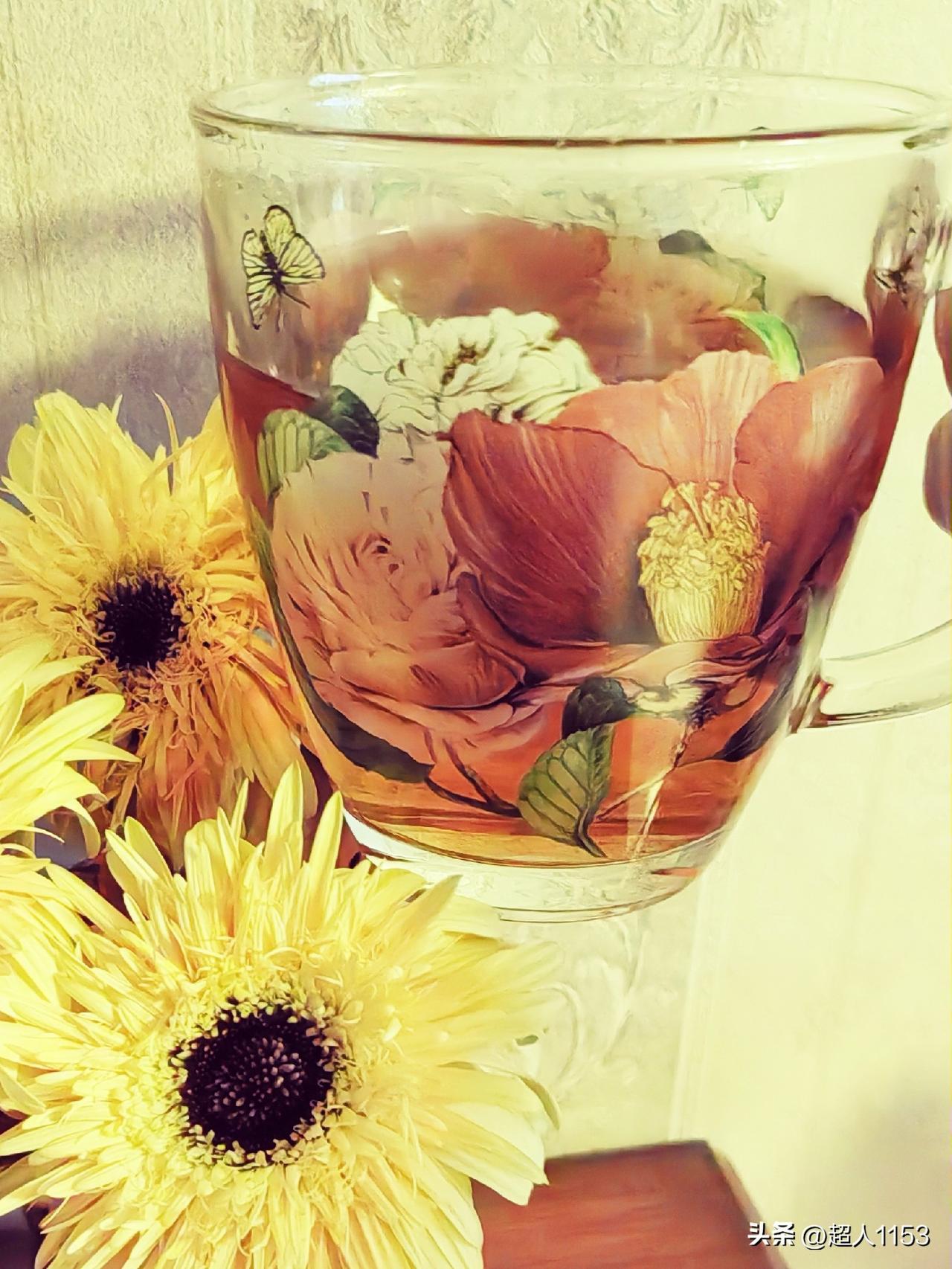 今天又来晒图了，
晒一晒简单的快乐。

我又买了一个杯子呀，
昨天到了。

大中