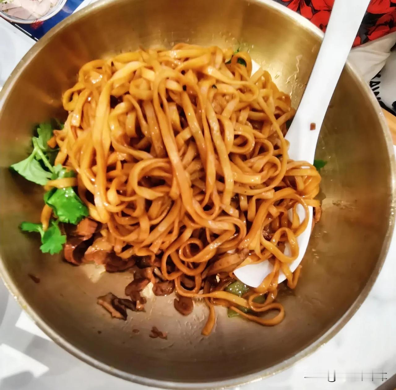 #记录我的9月生活#9月最后一天，最后一天，打工人干饭魂，干了这碗牛肉拌面吧[祝