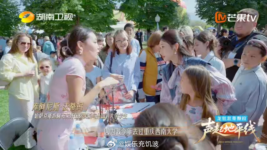 重庆火锅硬控外国留学生声起地平线围炉而坐共享热辣，重庆火锅打破地域界限，让外国留