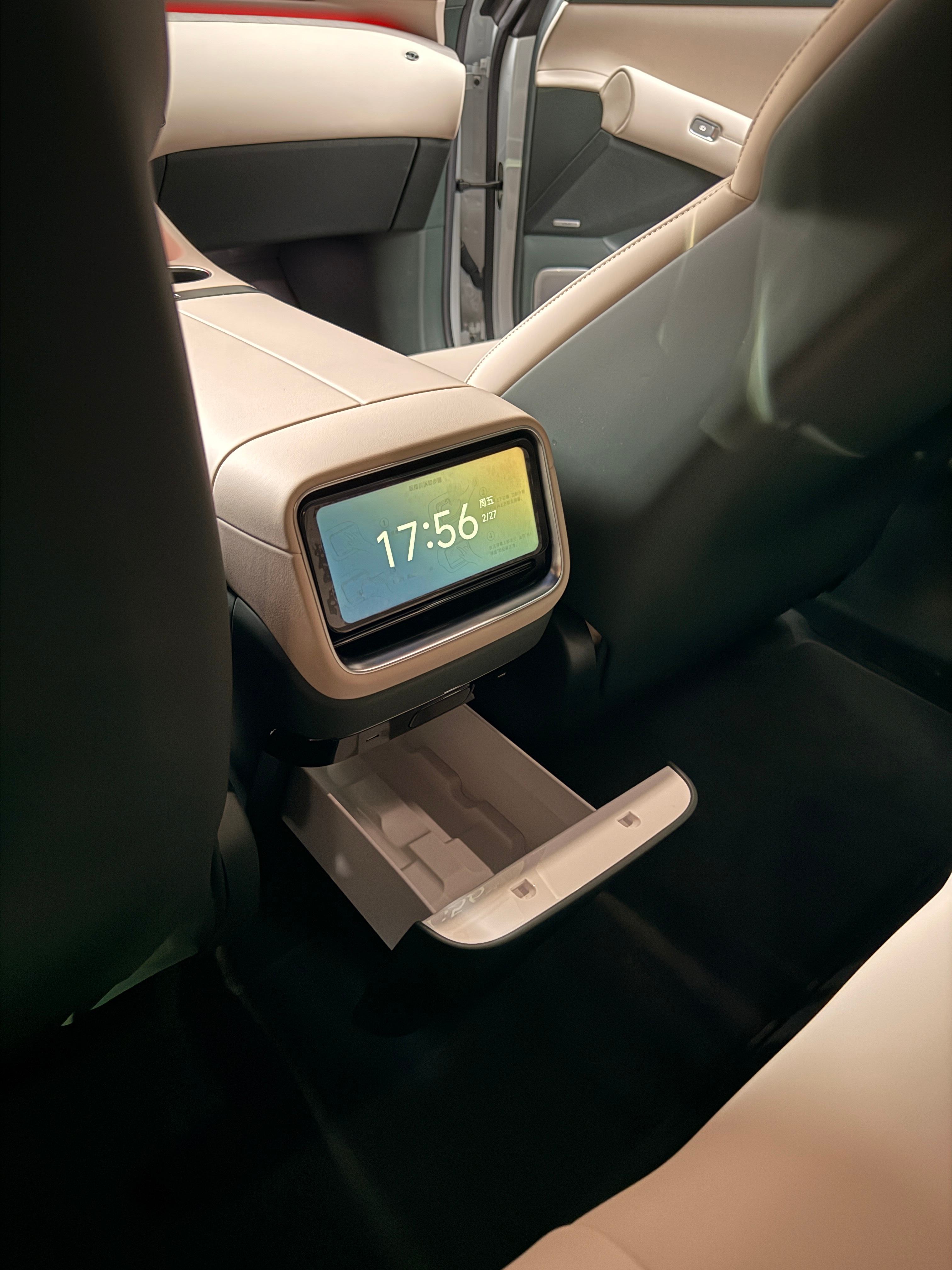 卖车啦！卖车啦！ 快飞自用车小米YU7  Max，外观：珍珠白 内饰：松石灰配置