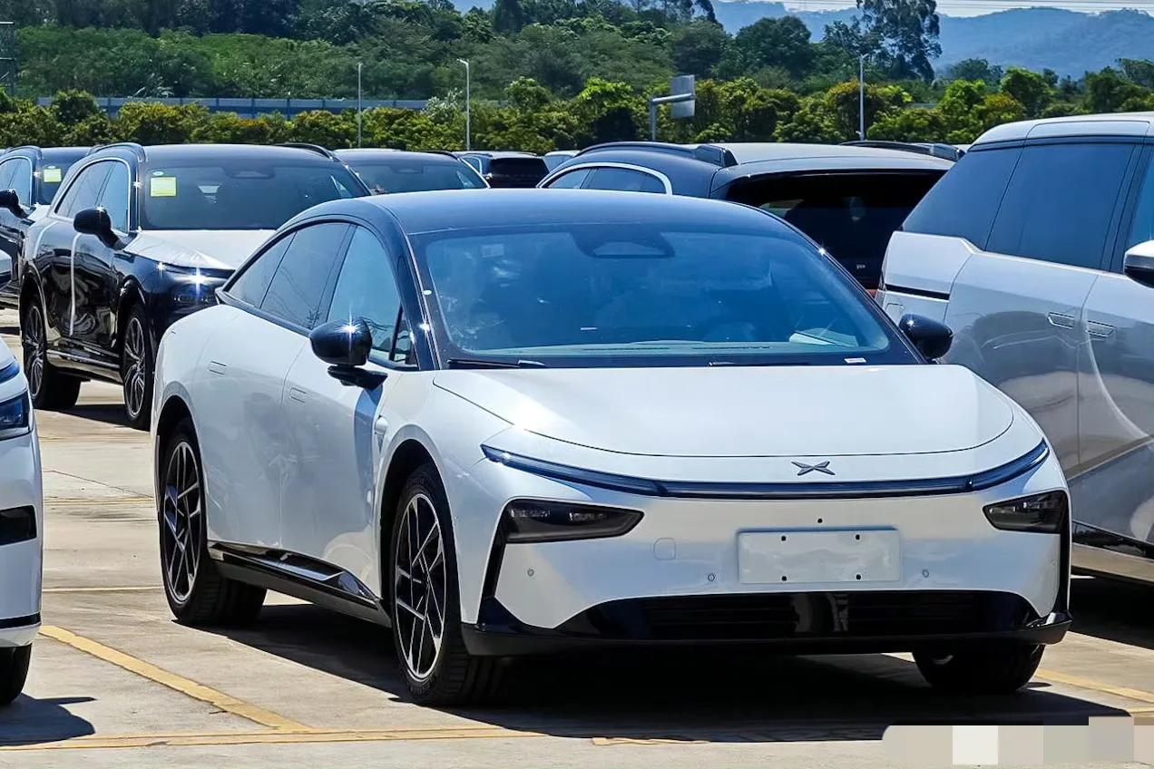 小鹏的P7+，已经排的满满当当的了，又是一款上市即交付的车子，小鹏现在真的越来越