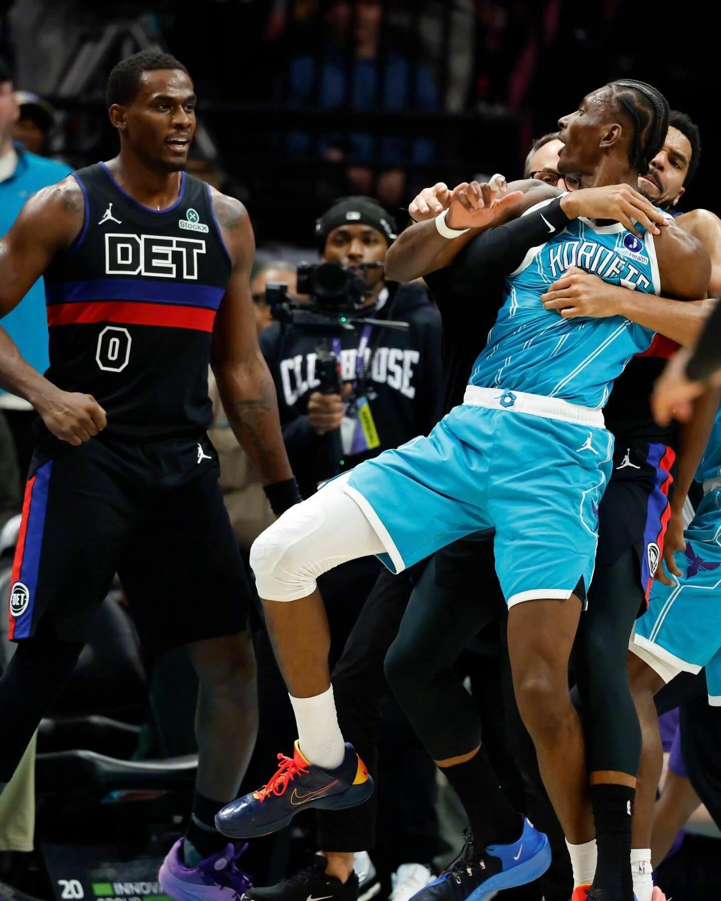 昨日的一些精彩画面，一场工资罚款估计几百万美元说打就打的冲突。 