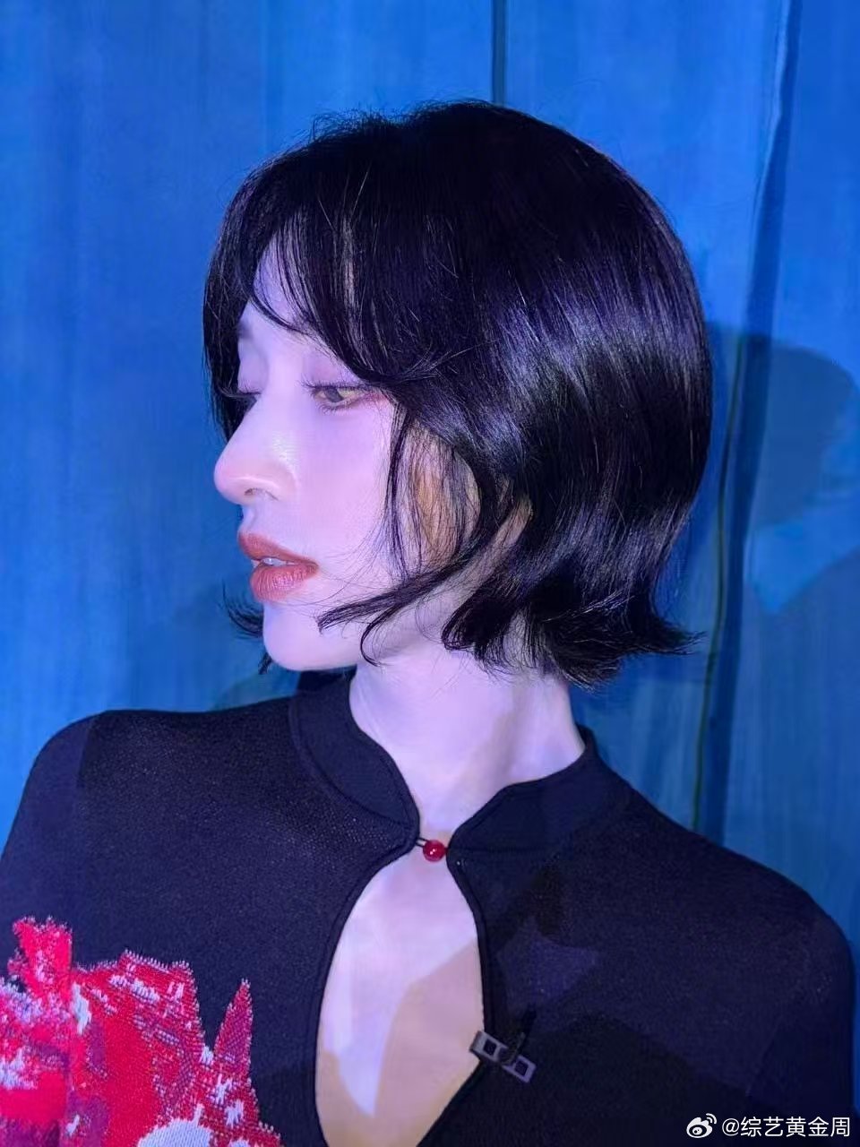 张俪迪丽热巴眼神算不上清白你好星期六被两位姐姐的眼神杀拿捏住，没喝中药却甜度超标