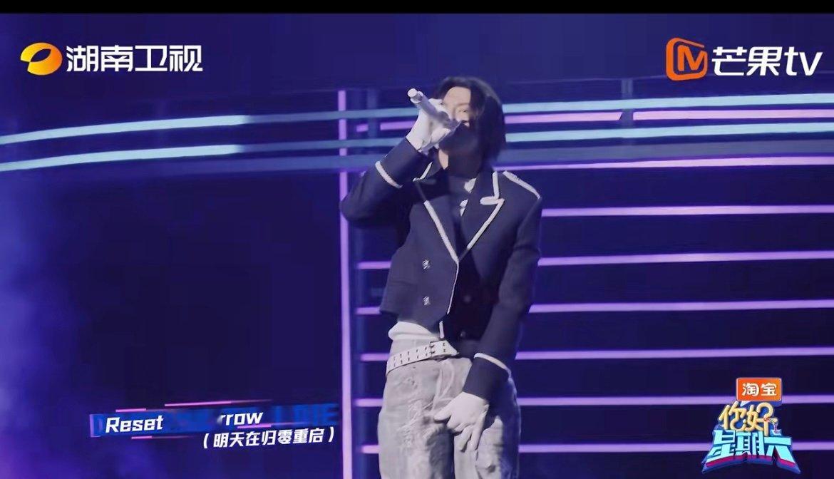 听王琳凯新歌DTID瞬间醒了西装白手套帅度拉满，《Dancing Til I D