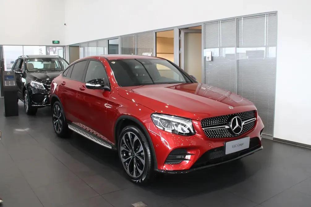 相中了两款车，奔驰GLC300L和宝马GT6大旅行家，宝马车行报价不到60。40