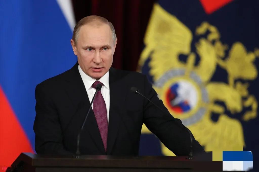 世界的目光都在美伊战争，几乎把打了四年多的俄乌战争忘了。美伊战争突然宣布暂停战争