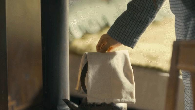 还在坐月子就被吸血亲戚抢房子 哪有这样欺负人的！产妇还在坐月子，就被吸血亲戚一唱