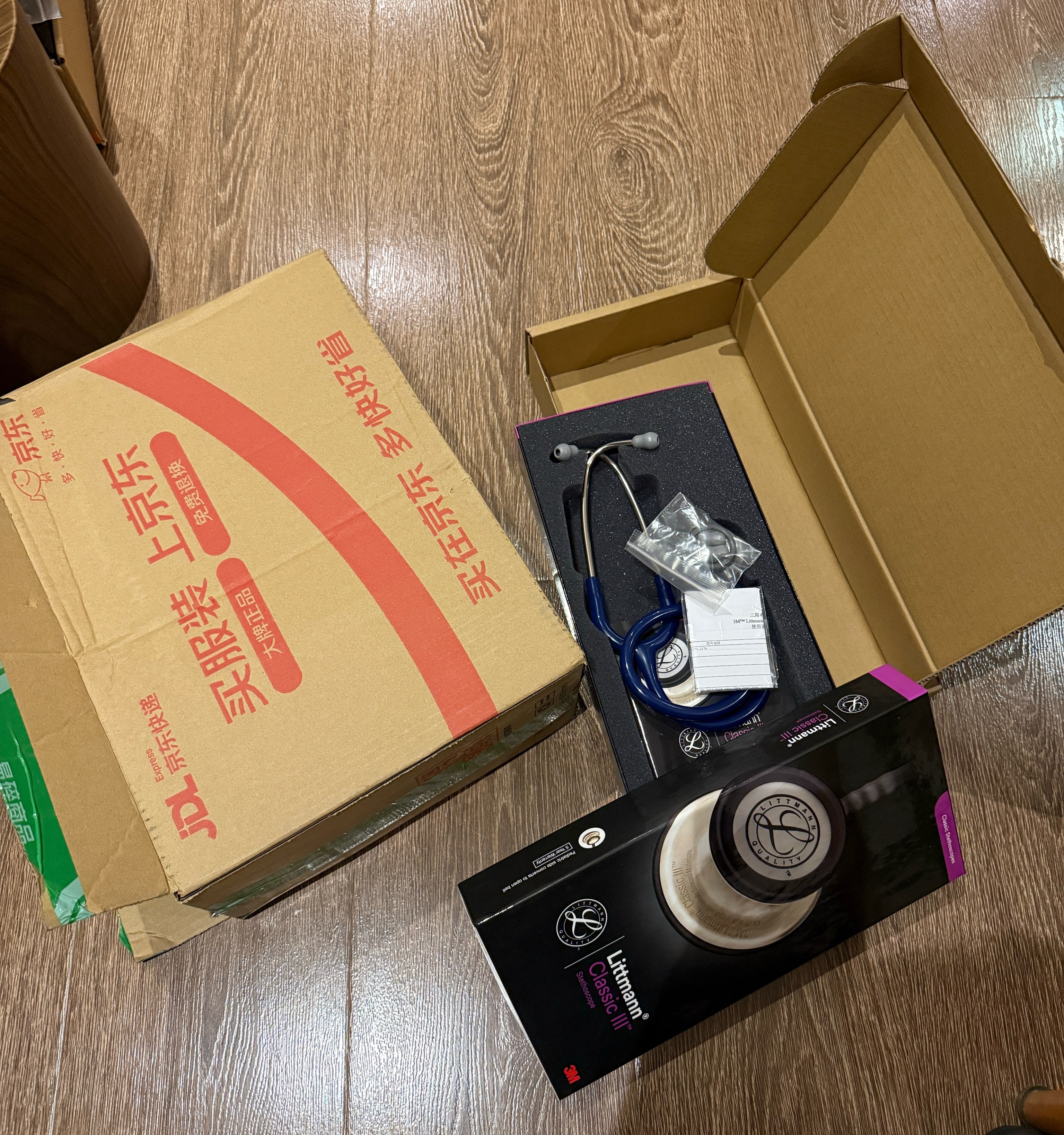 京东不是在欧洲被吐槽过度包装吗我留意了一下，好像是有一点。我不是很在乎是不是不环