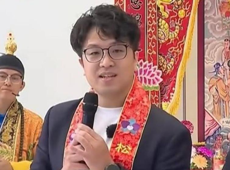 最近民进党立委沈泊洋频频在台北的各种活动上露面，而且还有绿营民进党的一些大咖帮助