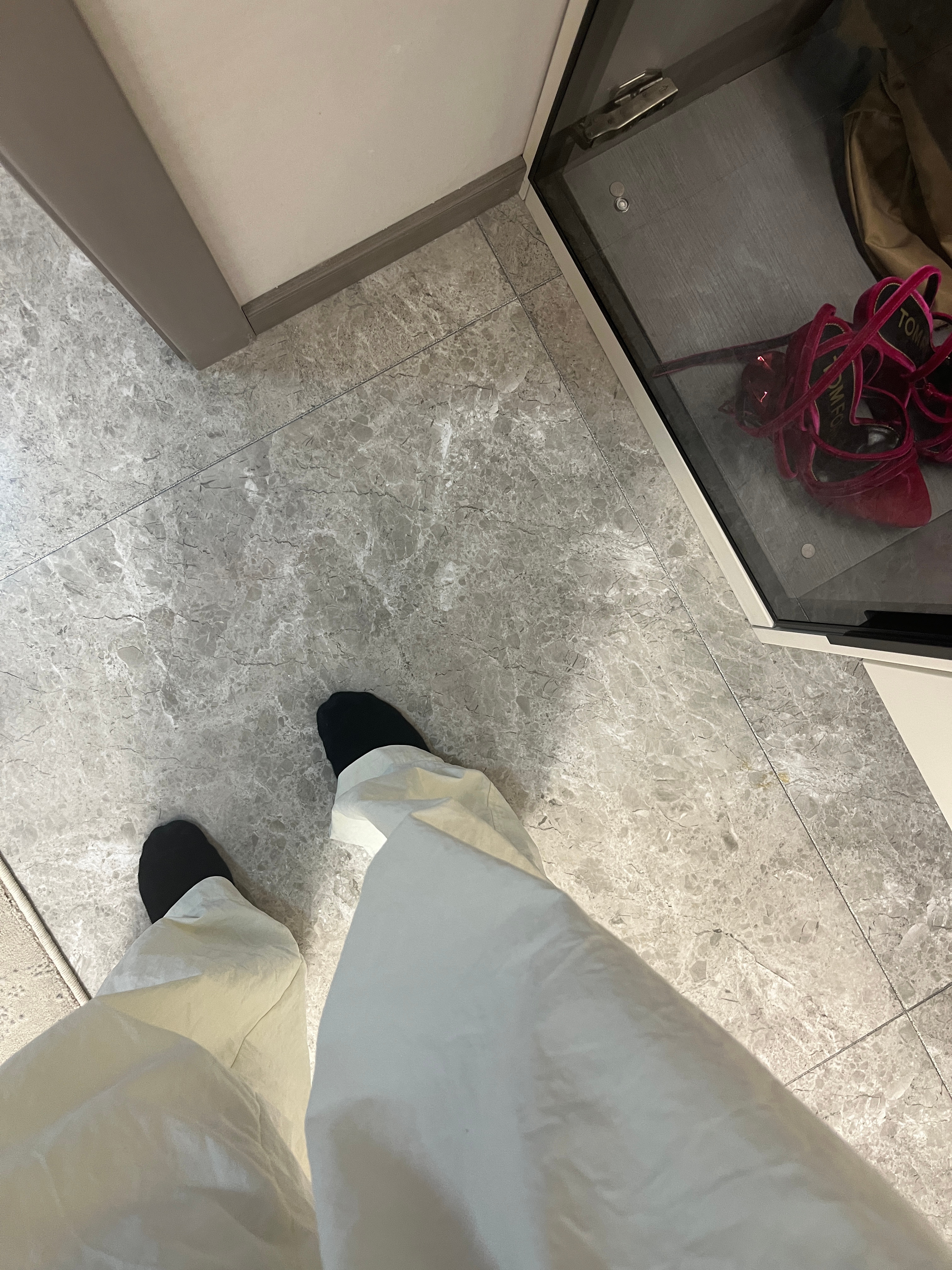 在这个家基本是不穿鞋子的
