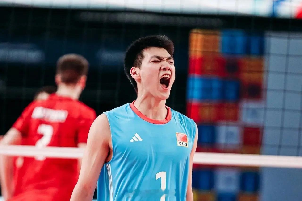 参加中俄青少年运动会的男排U18球员名单：主攻-1号邵星霆（沪） 4号吴俊麒（苏