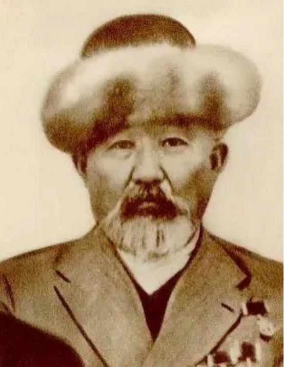抗美援朝战争时期，巴什拜·乔拉克以自己的400匹马，100头牛，4000只羊和1