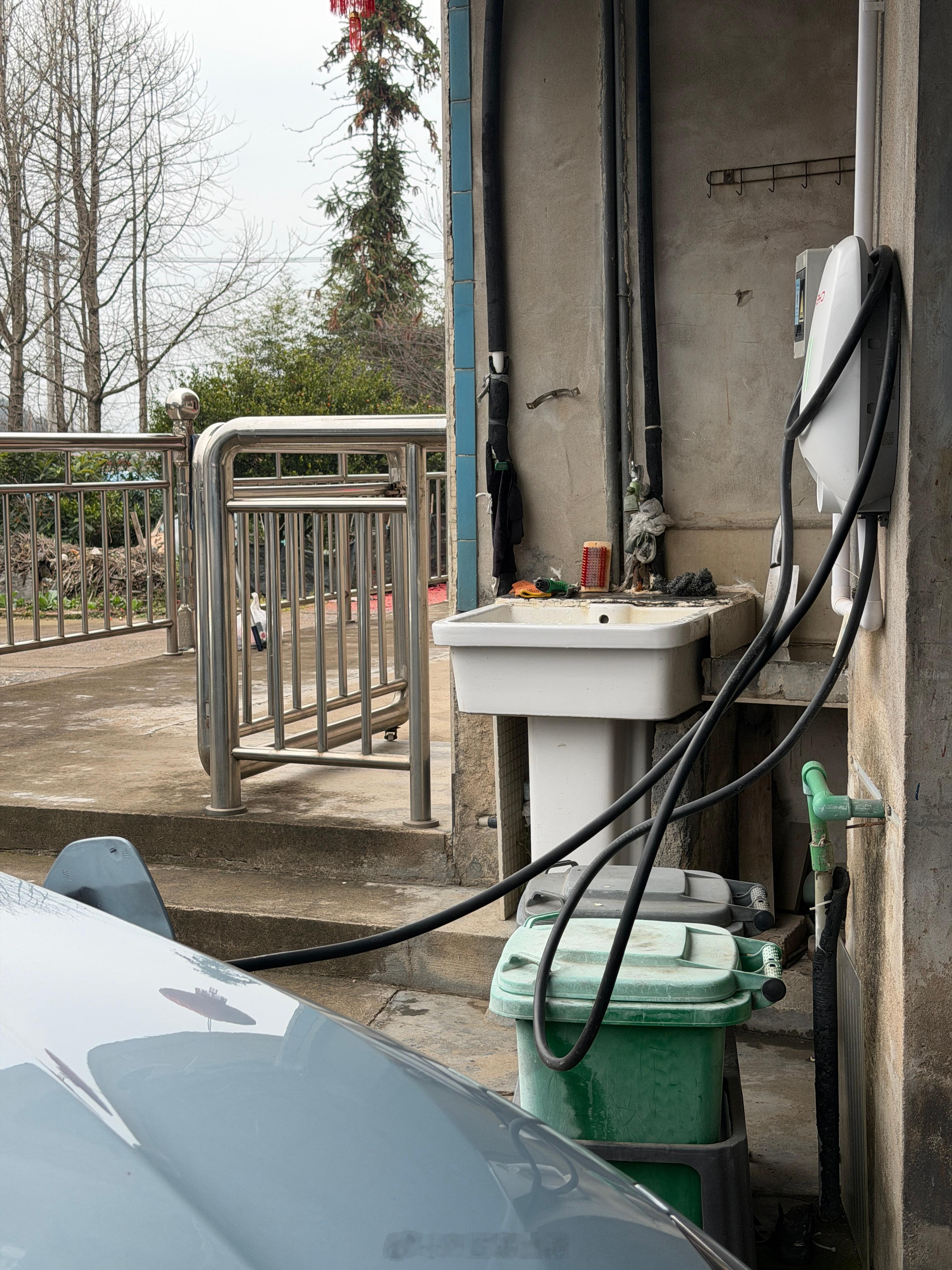 大家都开电车的好处随时可以补电了 诸暨·中央段