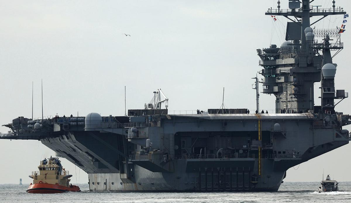 【丢大人了！特朗普在马来西亚访问，美军航母在南海坠机】

根据美国海军学会网站的