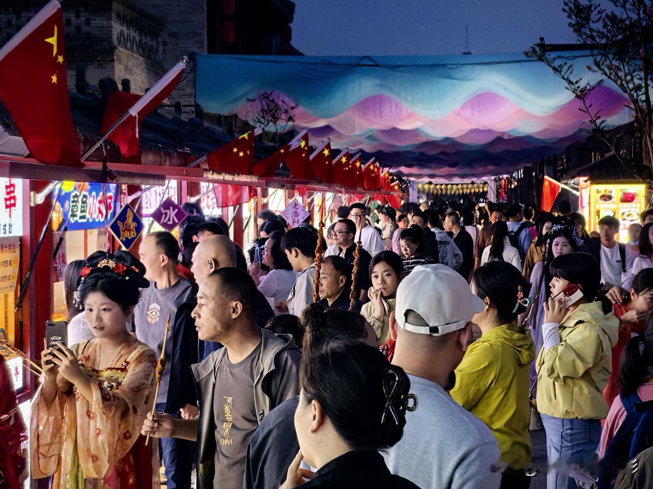 这个国庆假期真是人流如潮，24亿人次大流动的背后，哪些城市成为最大赢家呢

这个