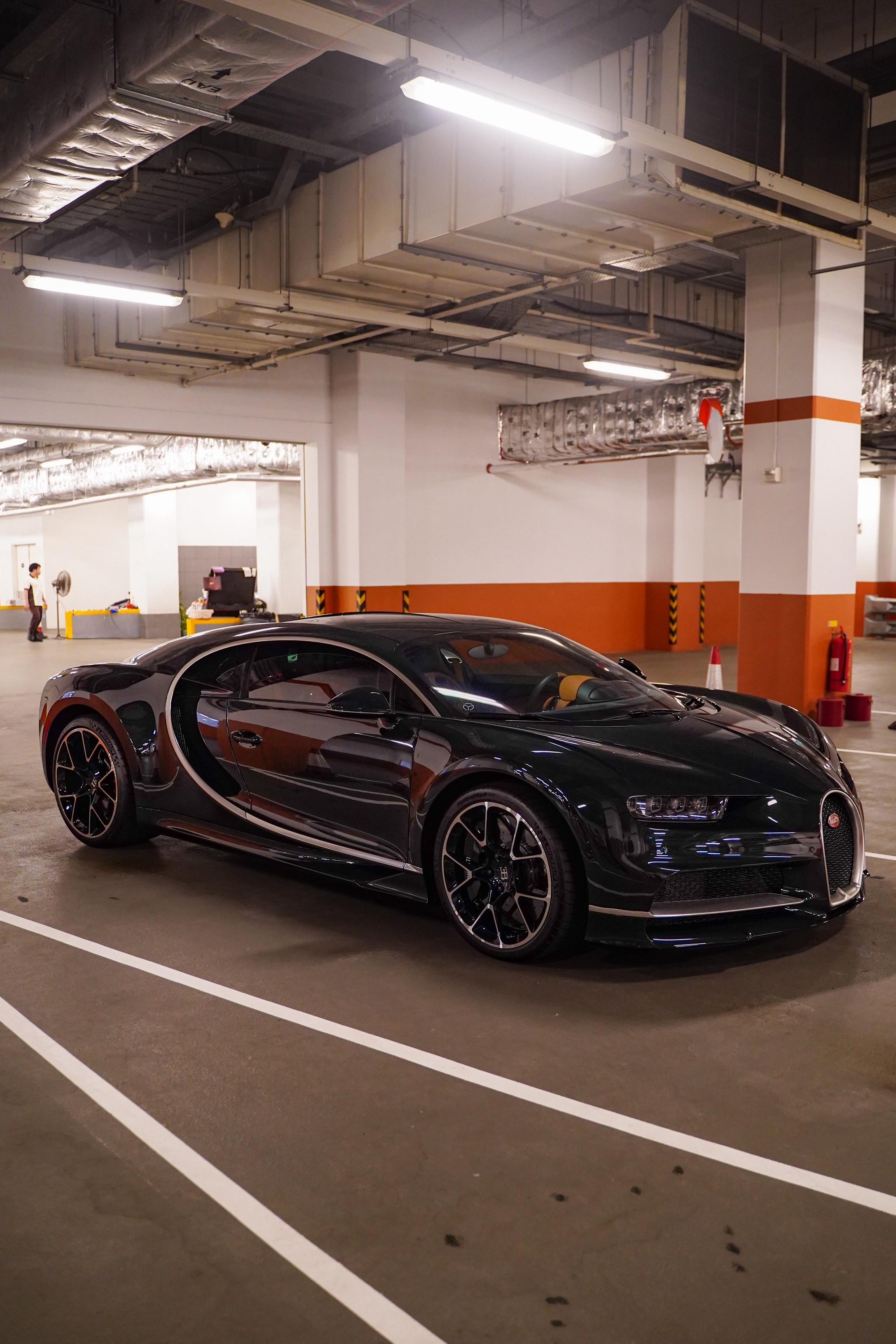 澳门地库偶遇一台布加迪Chiron