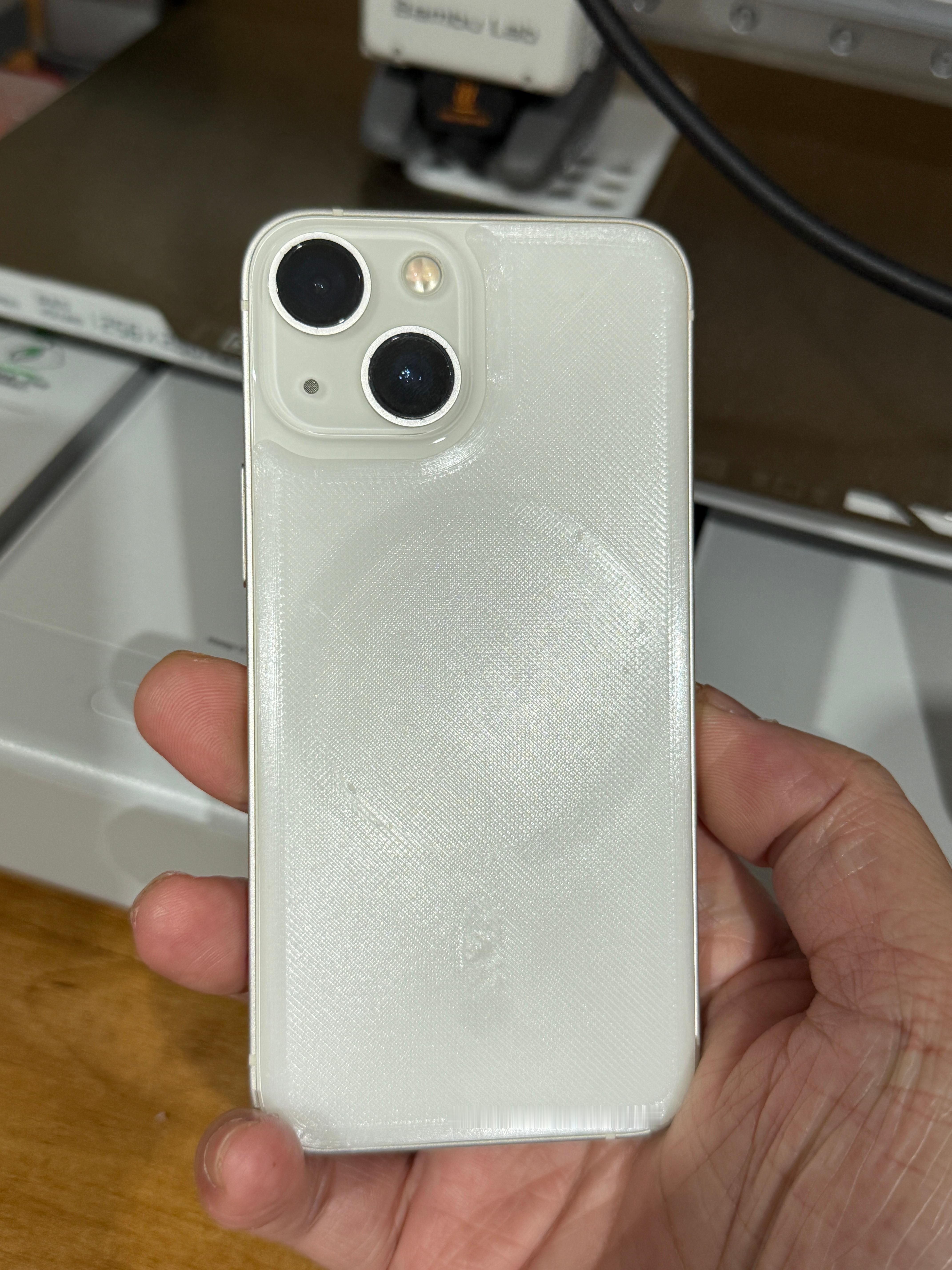 iPhone13mini 平嵌磁贴第一次打样，不太行，摄像头这里的凹陷感太明显了