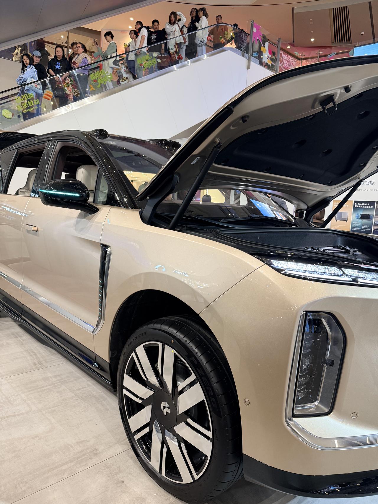 蔚来ES9发布第二天，李斌说：发布到今天早餐的时候，我们蔚来社区以外的用户，订单