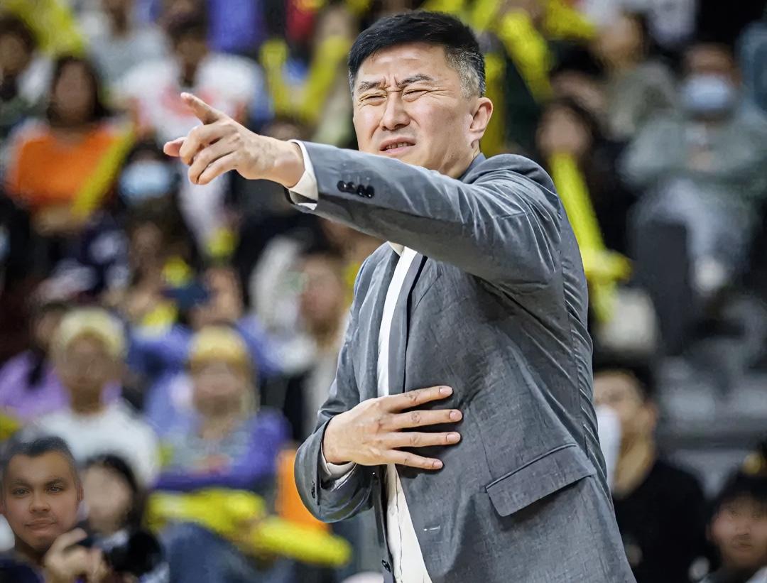 朱芳雨：杜指导，这球队现在真的是打谁都五五开啊？？？
杜锋：我就问你这样的比赛好