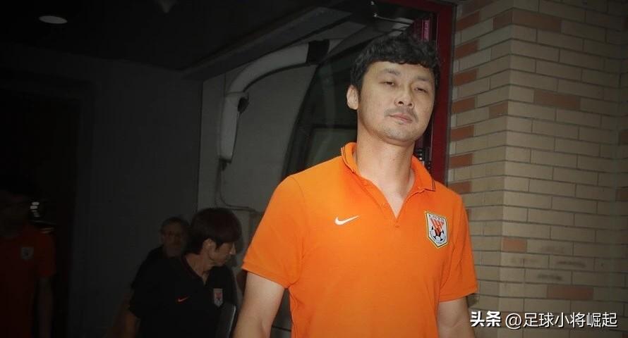 太敢说了！前国脚汪强揭露中超乱象，球员抱团架空教练，真的太离谱。
 
很多球迷总