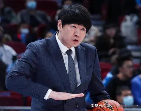 邱彪太狡猾，杨鸣被骗了，决赛G1客场放一场，适应比赛和麻痹对手，G2才是重中之重