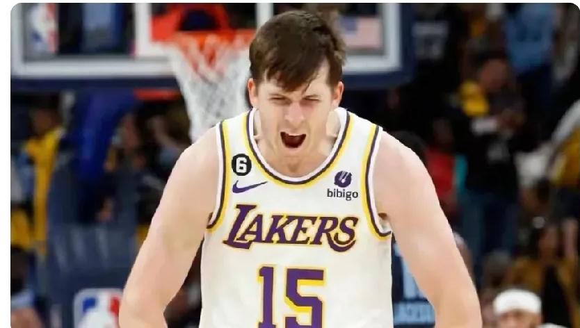 不否认里弗斯有伤
艾弗森当年季后赛身上多少伤
依然坚持打比赛
里弗斯很有可能是为