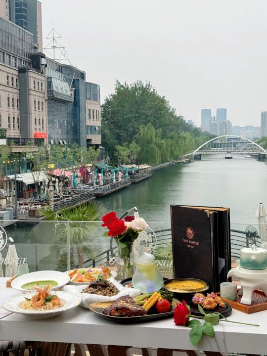 亮马河畔的浪漫暴击❗这家西餐厅美到心颤❤️