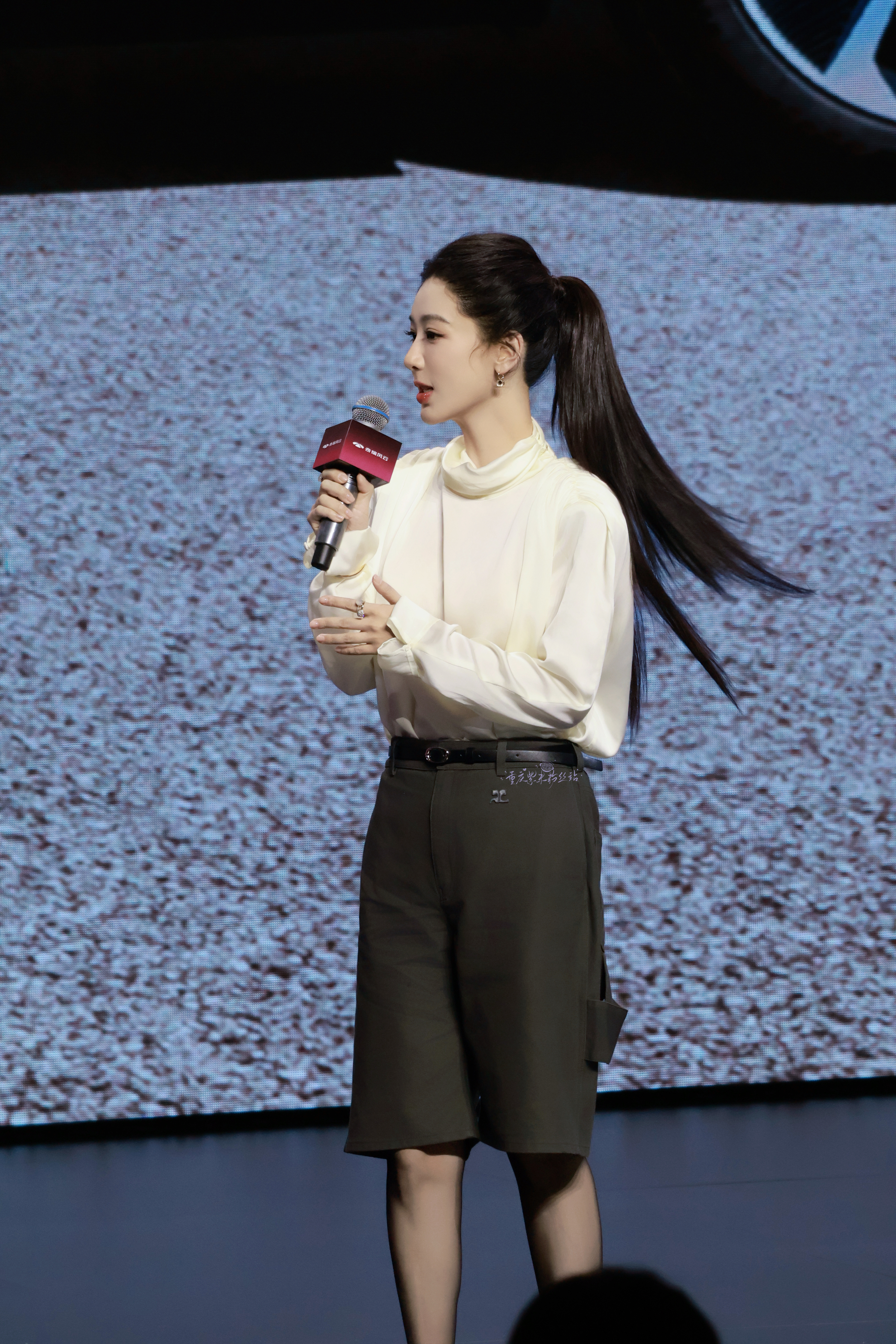 杨紫宝曼兰朵全球品牌代言人杨紫   “等迟暮冬天，等黄昏日落，等有你的冬天.” 
