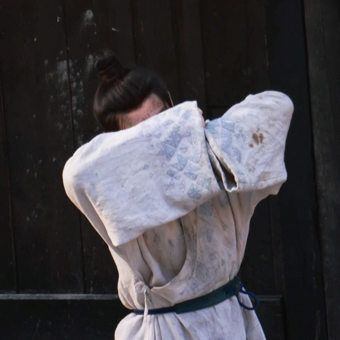 刘大锤曝成毅没谈过恋爱营销这个是不想走正常男星路线，也不想要主流资源了。 